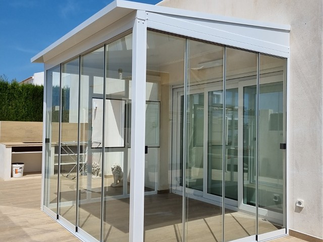 Greenhouse with sliding glass curtain