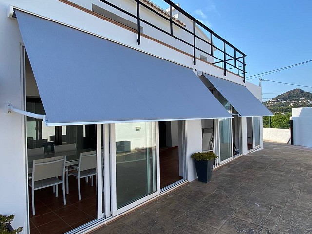 Auvent point droit pour un chalet à Denia