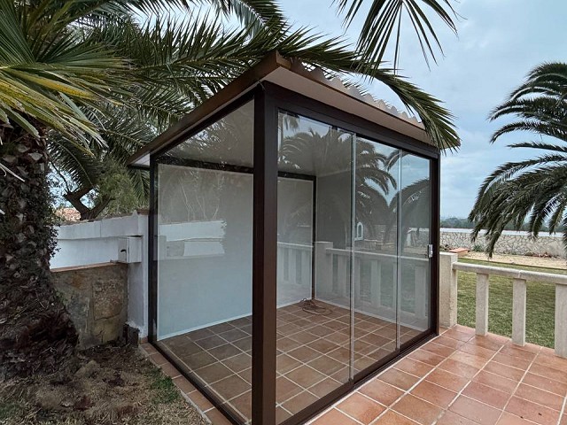 Glasstruktur für einen privaten Wellnessbereich in Denia