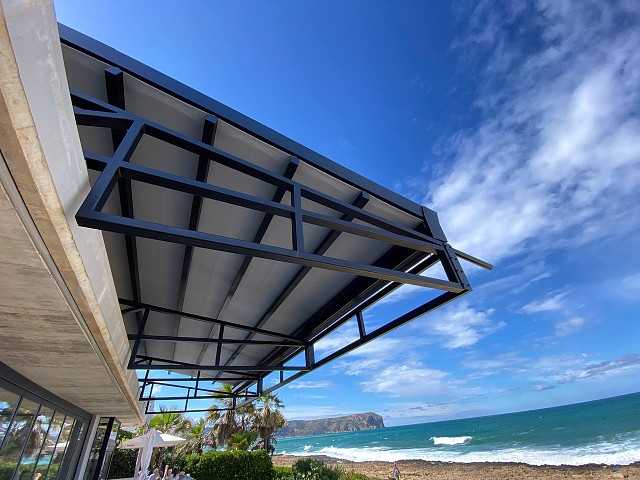 Tensioned awning for restaurants