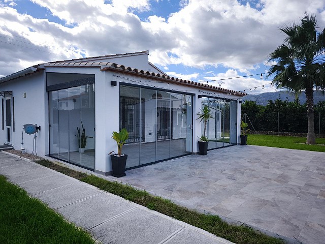 Installeer glasgordijnen in Dénia