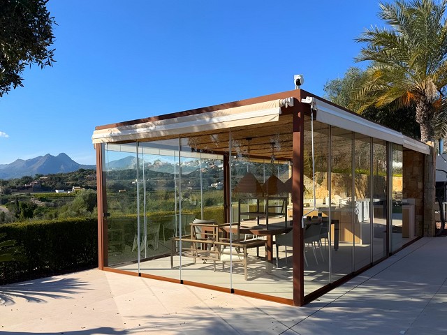 Вдохновляющие пространства со стеклянными шторами