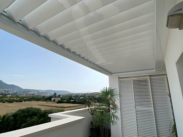 Instalación de pergola bioclimática en Denia 