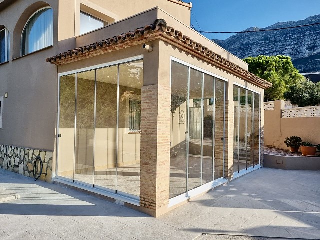 Glass enclosures for porches in Denia