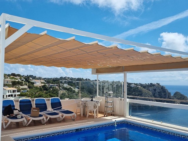 Installation of Palillero awning on a terrace with views.