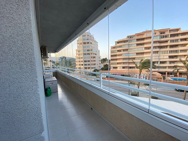 Panoramic views with glass curtain in Calpe