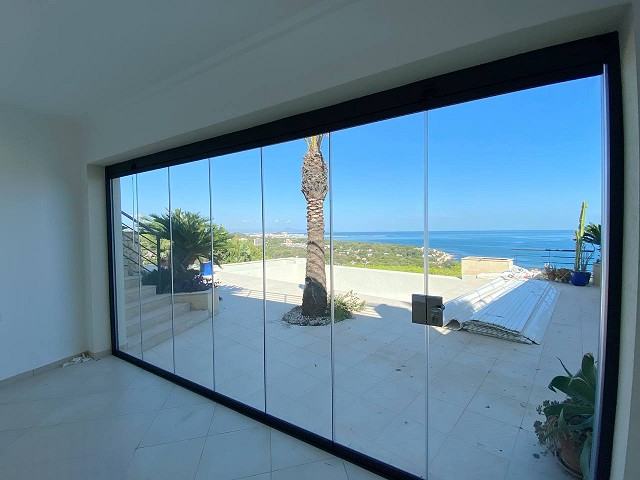 Privacy, protection with this terrace enclosure in Denia, Les Rotes