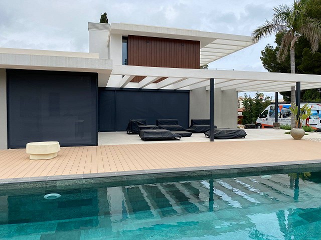 Estores Enrollables  Screen Motorizadas en una vivienda moderna Las Rotas, Denia