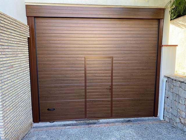 Sectional garage door in Denia