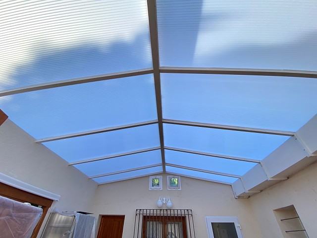 Fixed polycarbonate roof, assembly made in Denia