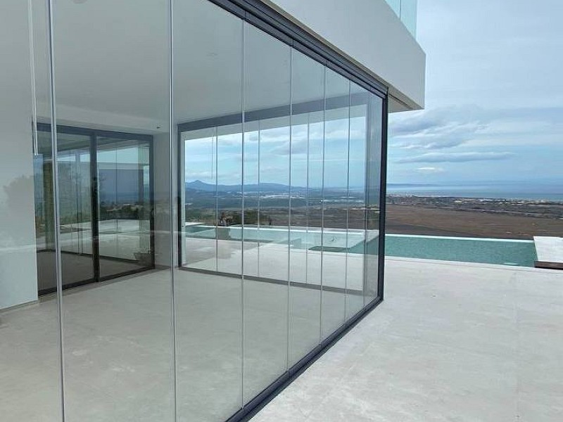 Glass Enclosures without Profiles: A Rise of Companies without Experience